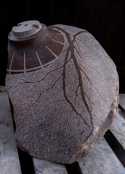 Foto af skulpturen Granaten i Hjertet